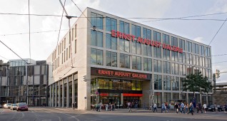 Fassade Ernst August Galerie. Aufgenommen vom Ernst August Platz aus.